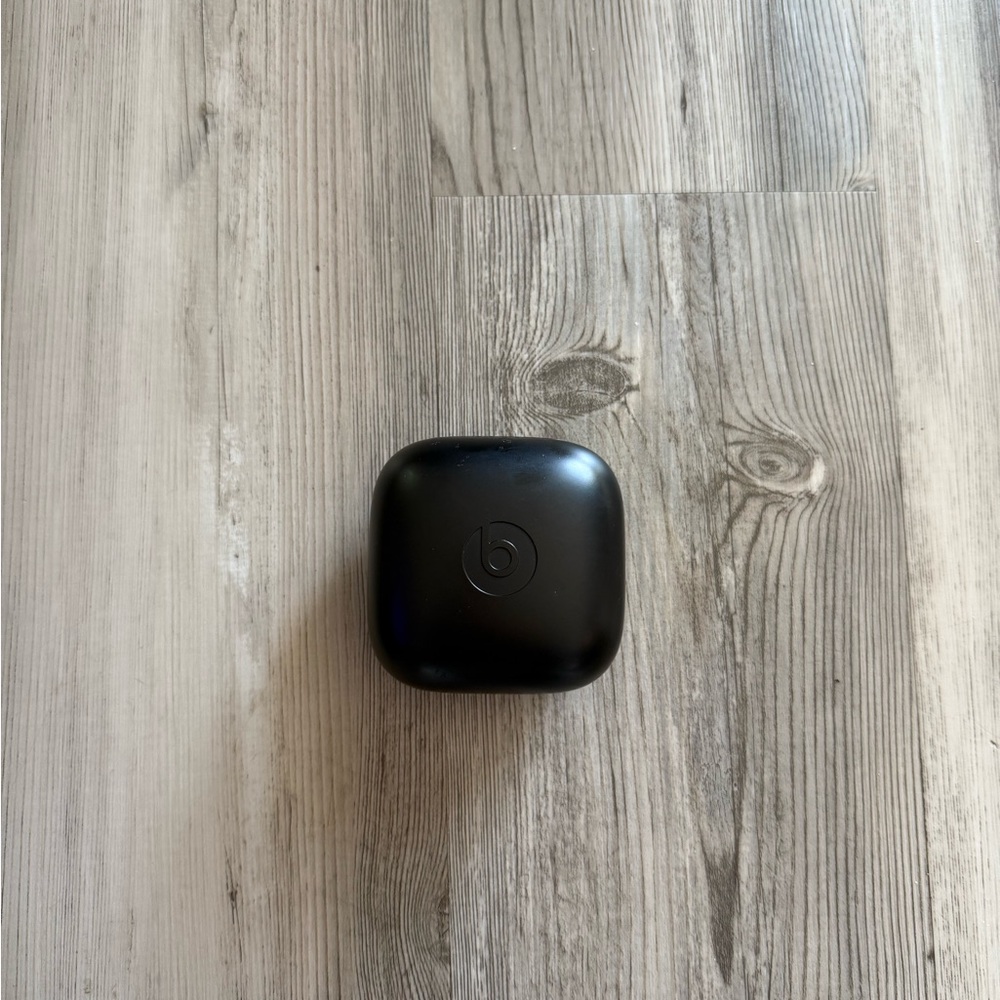 Black Beats Wireless Earbuds Case